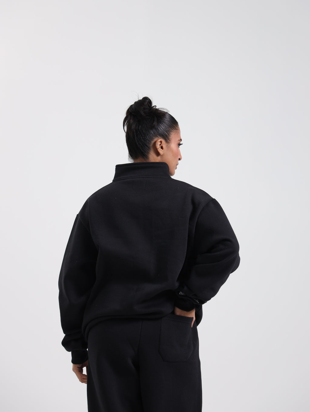 Nevermind Essentials volume I | Black Sweatshirt fleece Co-ord set.