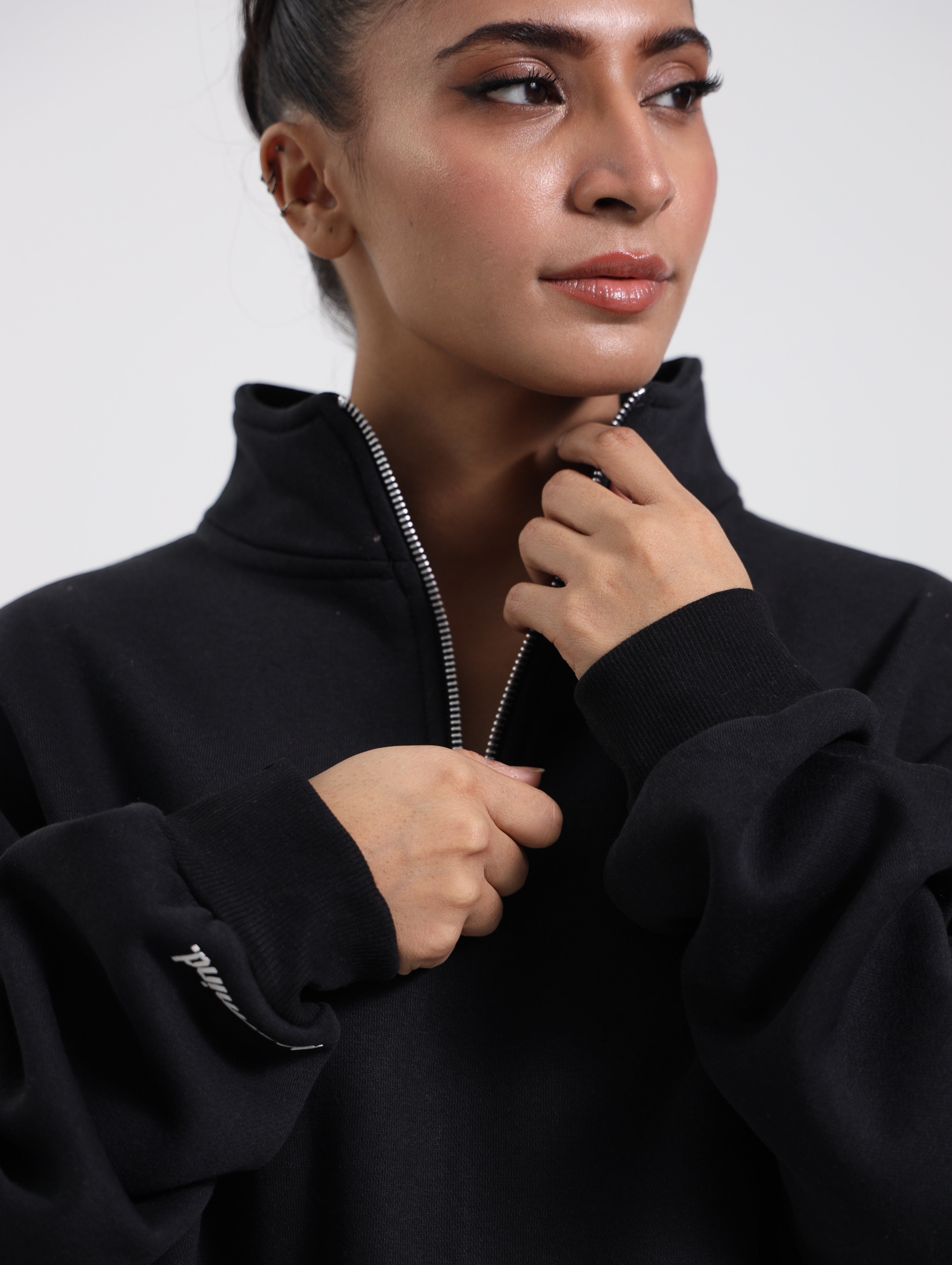 Nevermind Essentials volume I | Qtr zip sweatshirt | Black