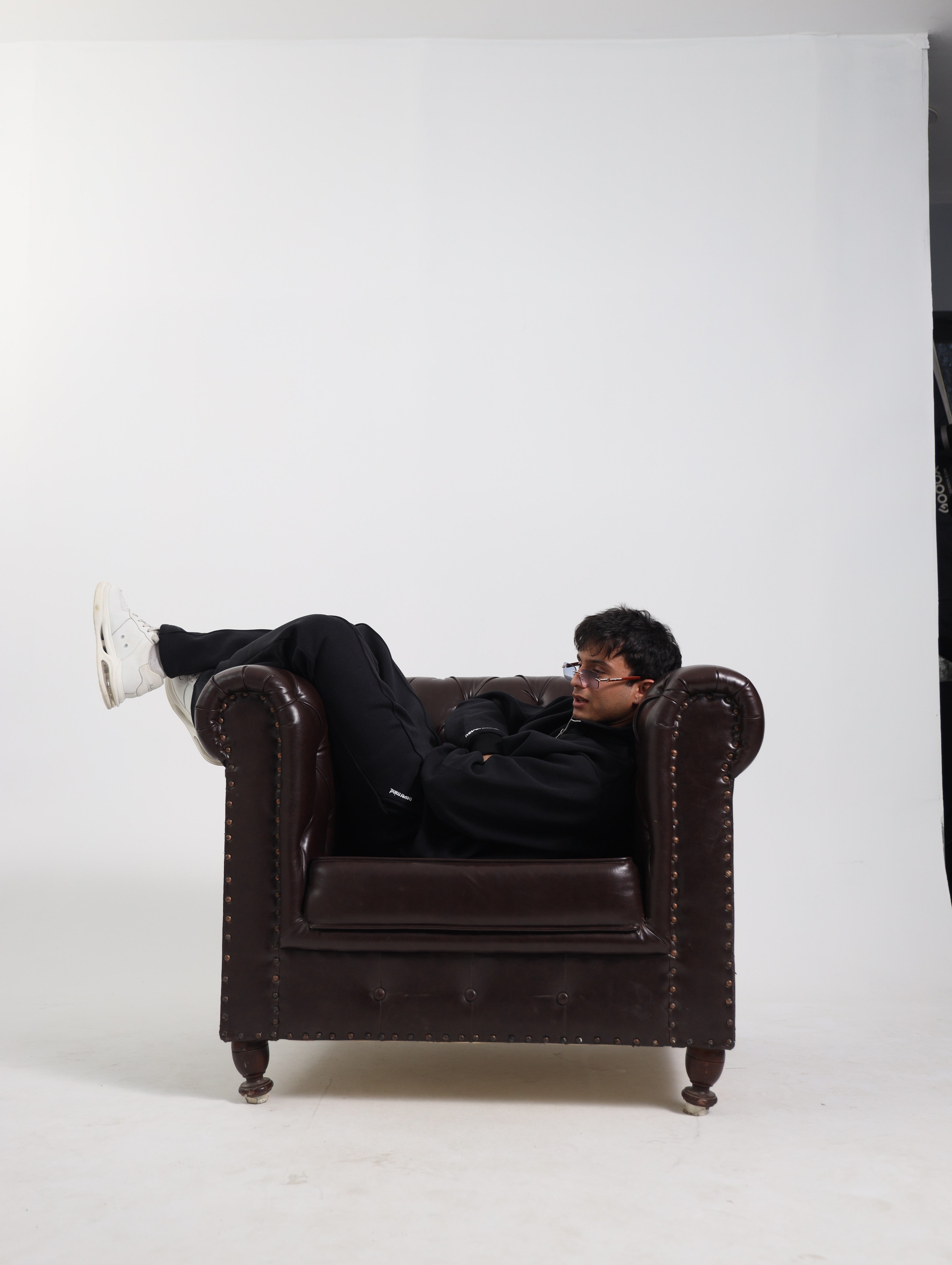 Nevermind Essentials volume I | Black Sweatshirt fleece Co-ord set.