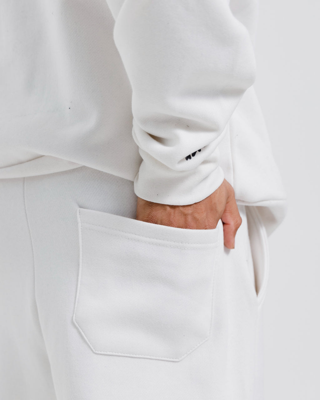 Nevermind Essentials volume I | White Sweatshirt fleece Co-ord set