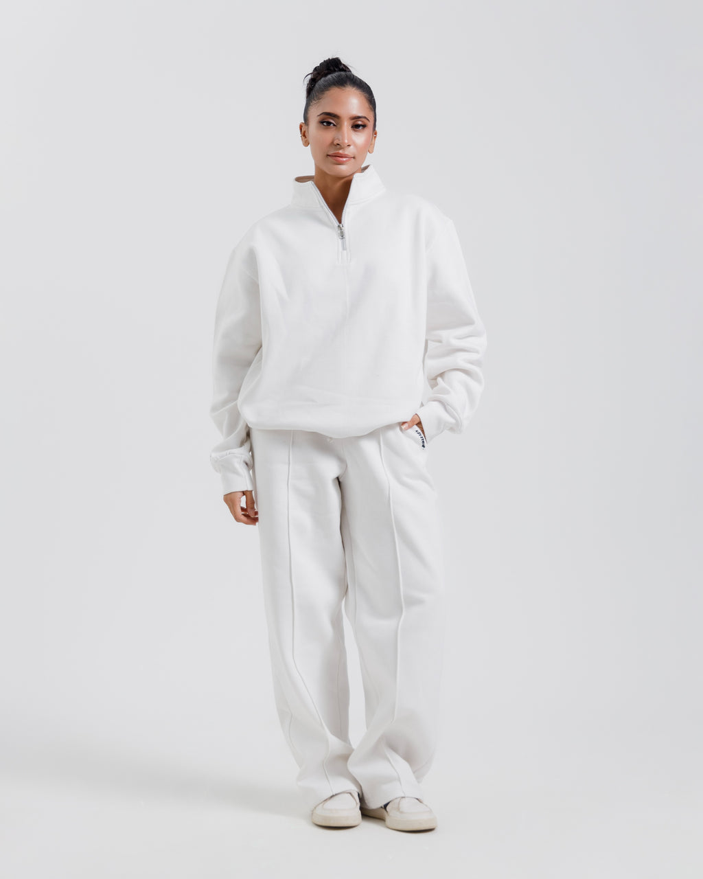 Nevermind Essentials volume I | White Sweatshirt fleece Co-ord set