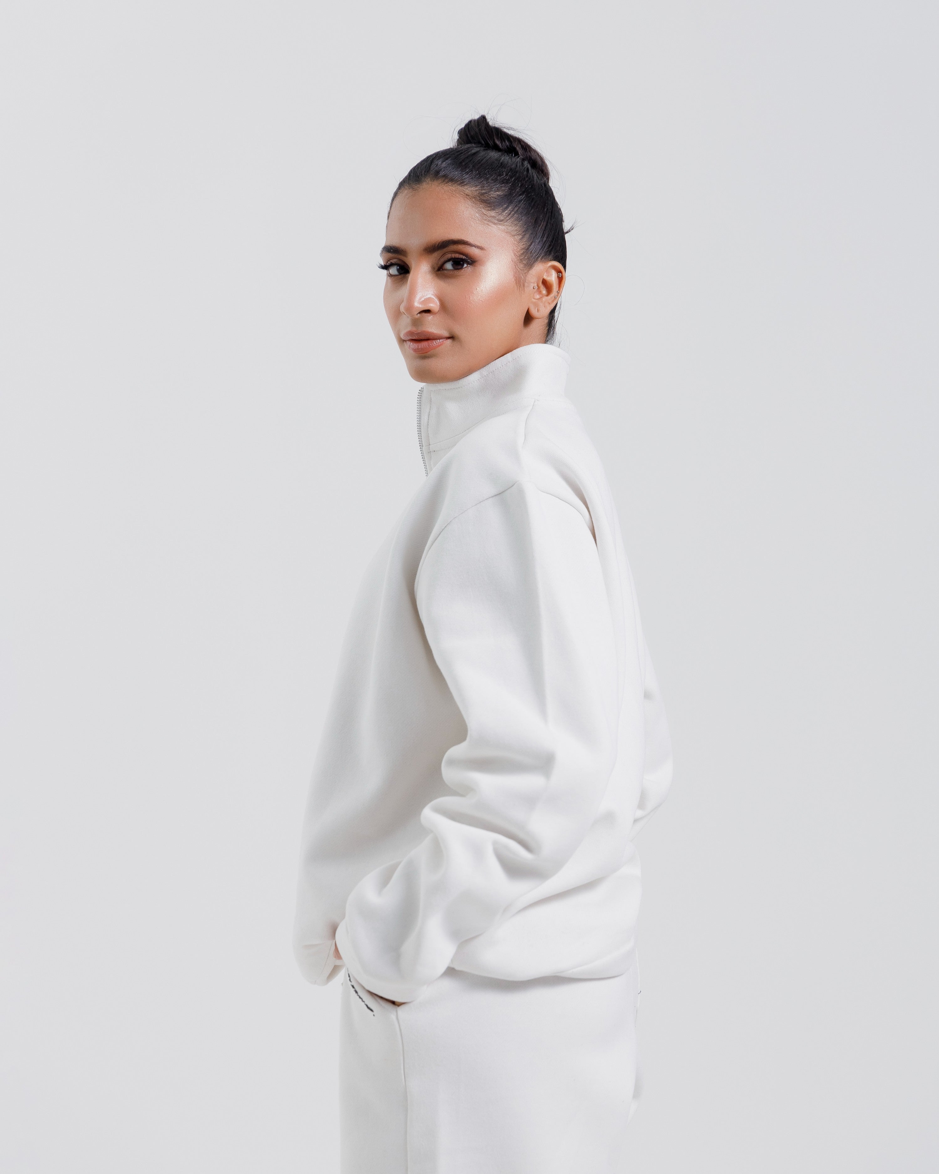 Nevermind Essentials volume I | Qtr zip sweatshirt | White