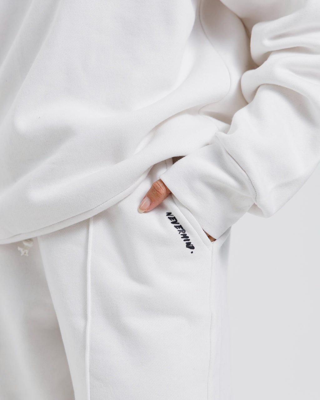 Nevermind Essentials volume I | White Sweatshirt fleece Co-ord set