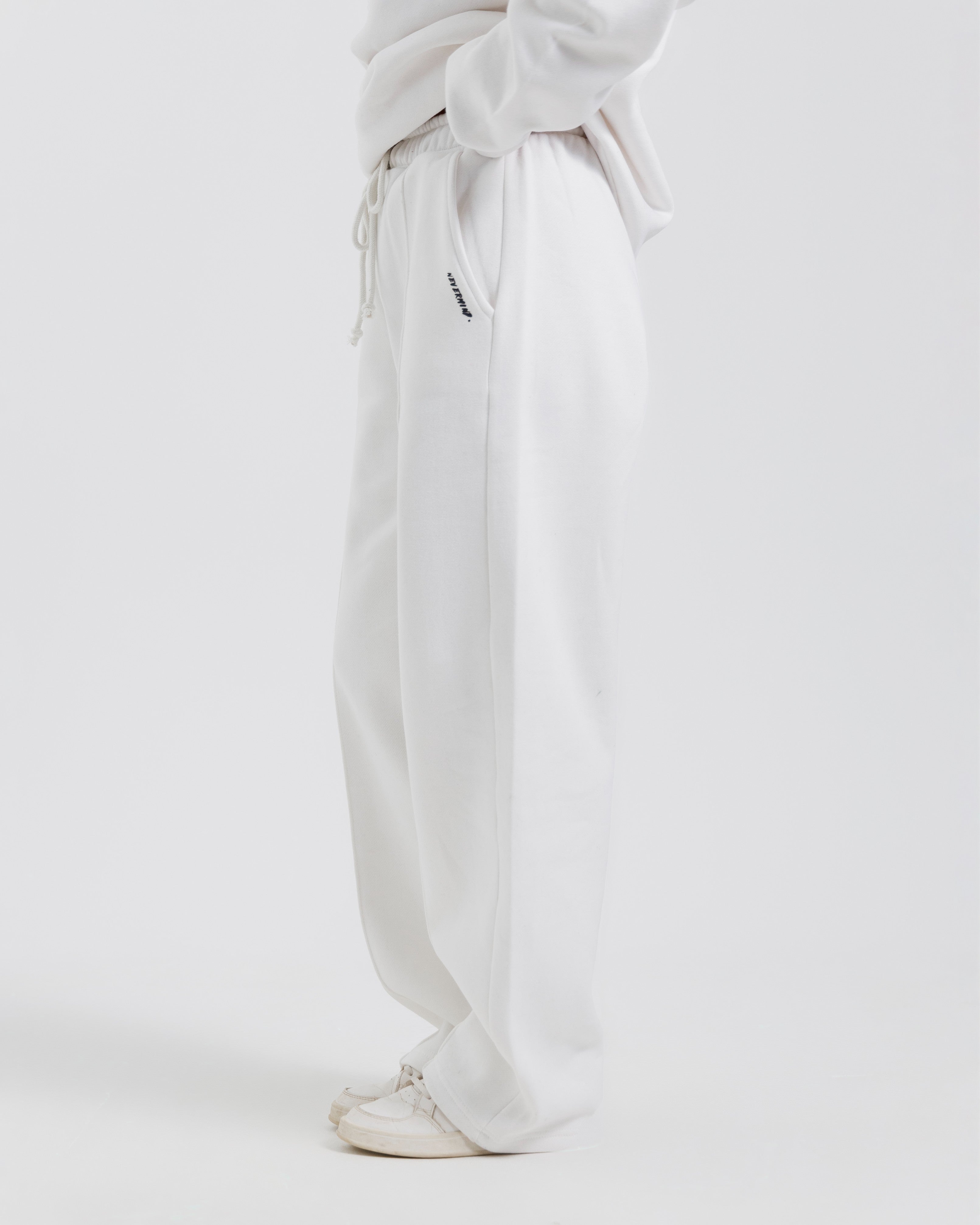 Nevermind Essentials volume I | White Sweatshirt fleece Co-ord set